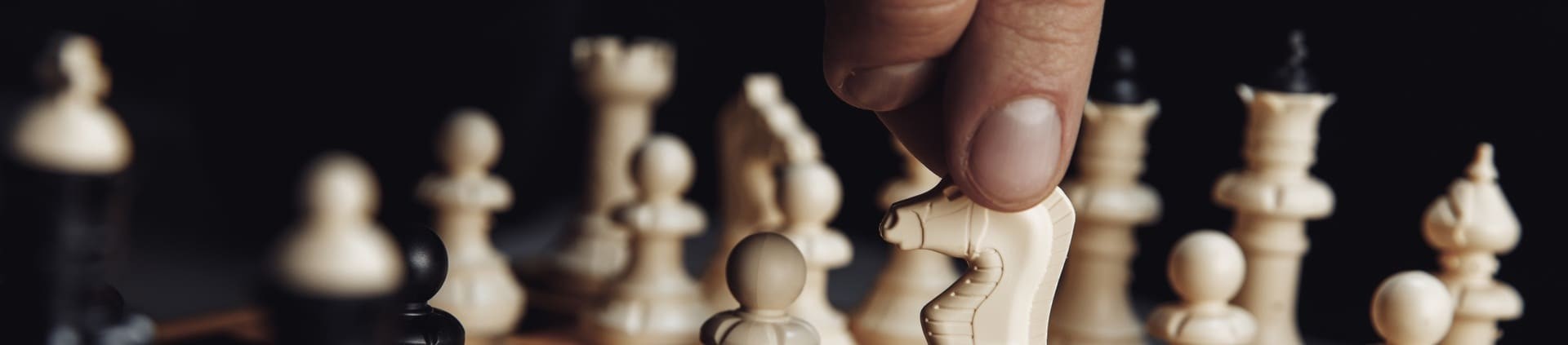Szachy – drewniane figury – szachy turniejowe – Powerman Sport